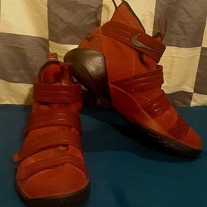 Nike zoom, red and black, 7.5m